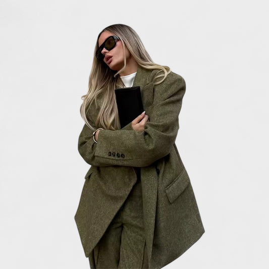 Ana - Elegant urban ensemble