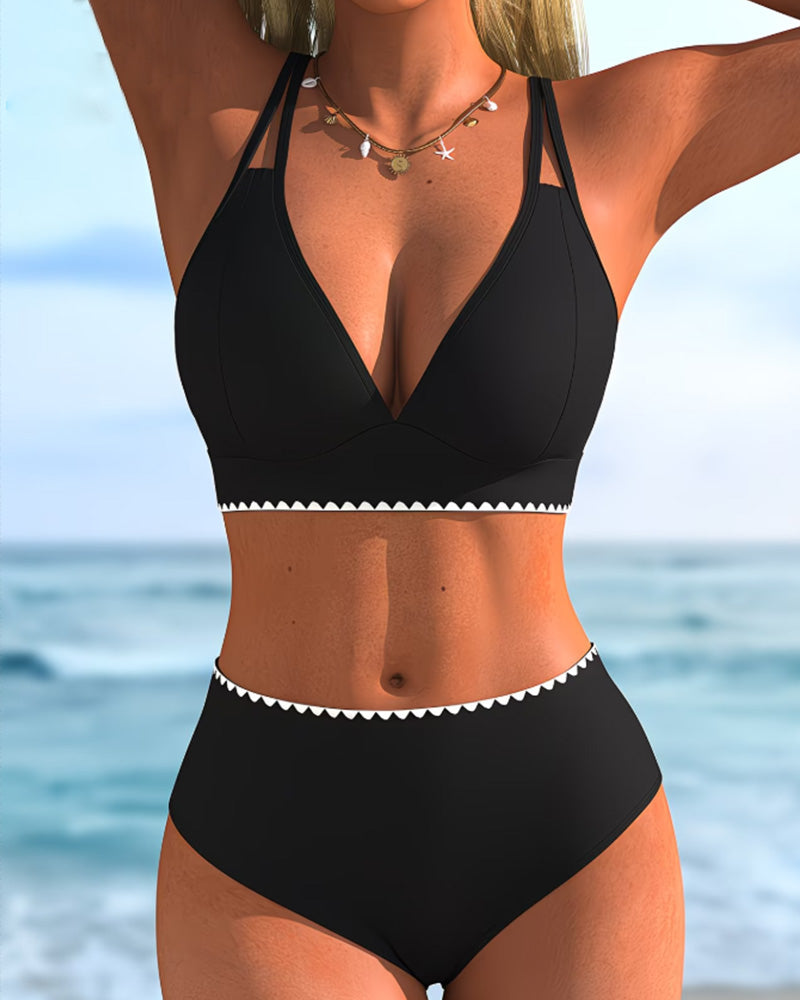 Adriana - Bikini med dobbeltstrop og kontrastdetaljer