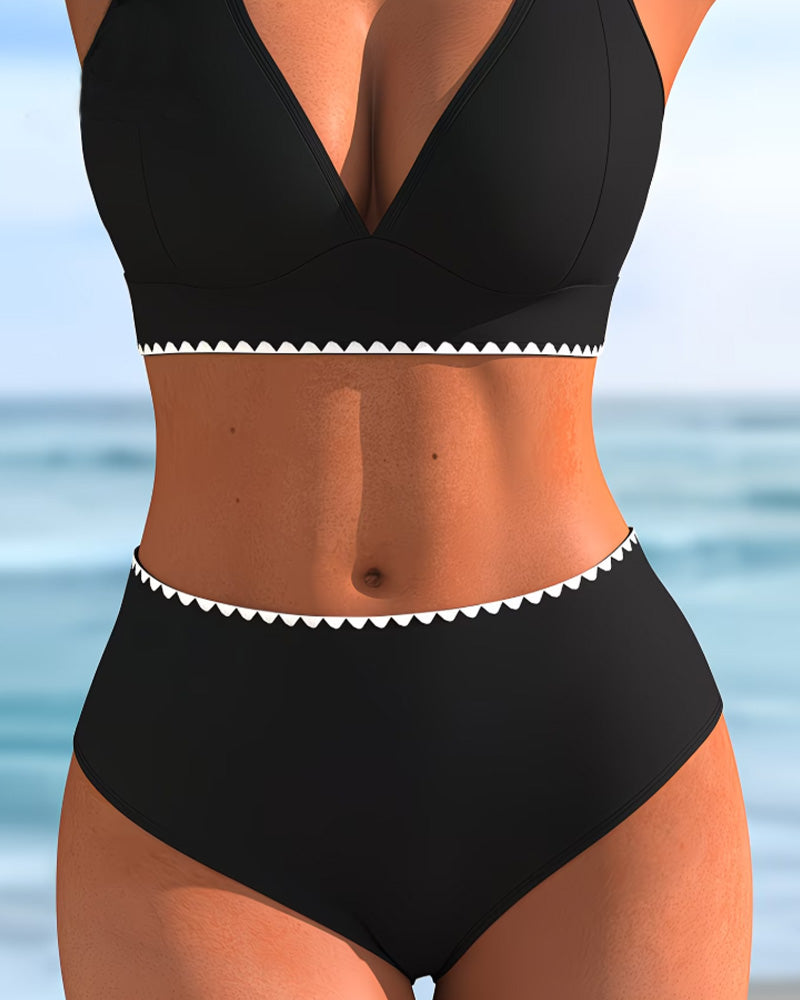 Adriana - Bikini med dobbeltstrop og kontrastdetaljer