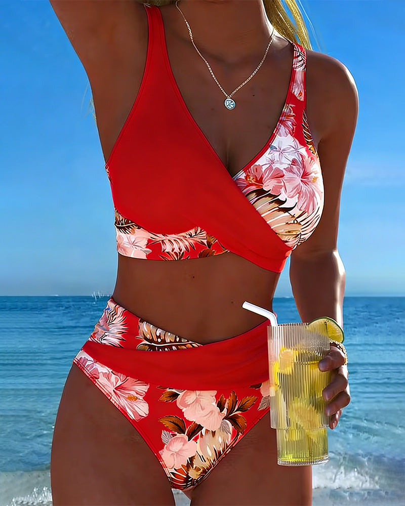 Eduarda - Bikini med kontrasterende blomsterprint og slids