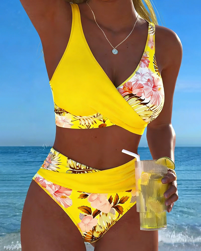 Eduarda - Bikini med kontrasterende blomsterprint og slids