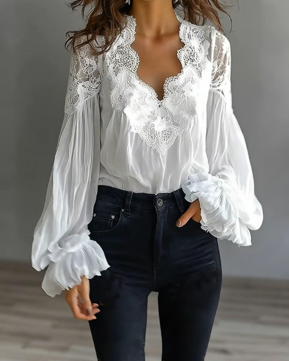 Lara - Bluse med blomsterblonde og lygtemanchetter
