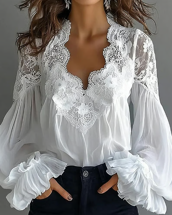 Lara - Bluse med blomsterblonde og lygtemanchetter