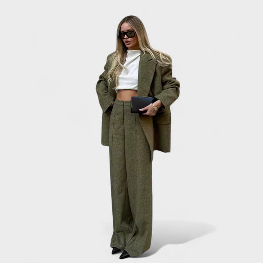 Ana - Elegant urban ensemble